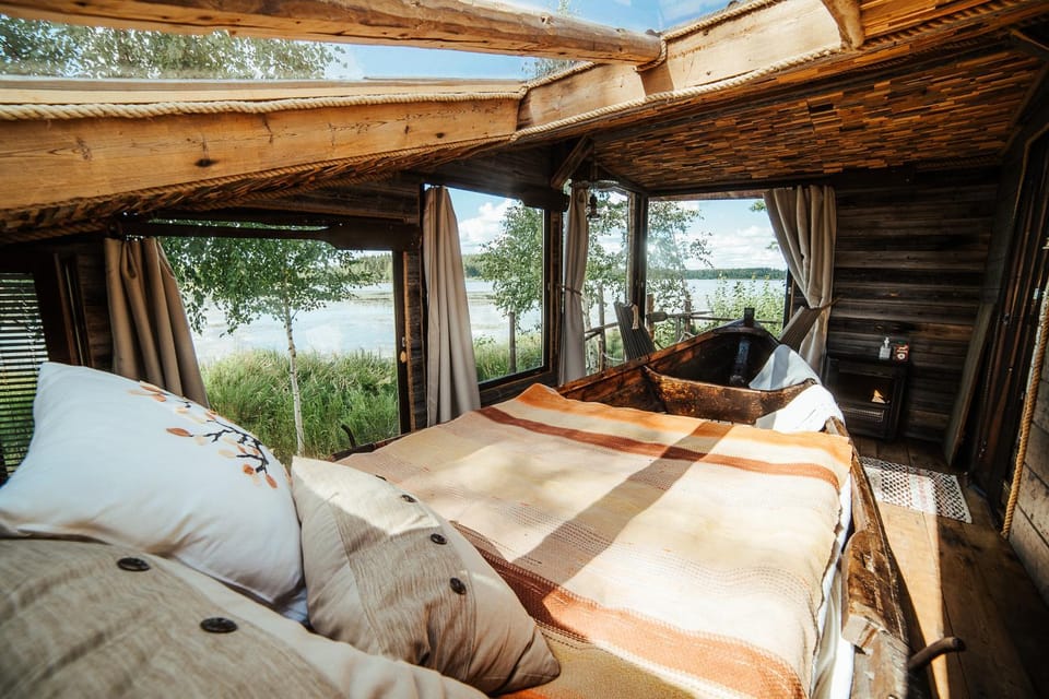 Bed, Day, Natural landscape, Photo of the whole room