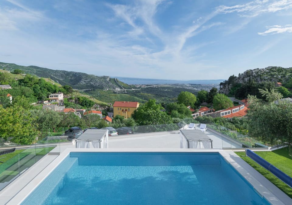 Sea view, Swimming pool