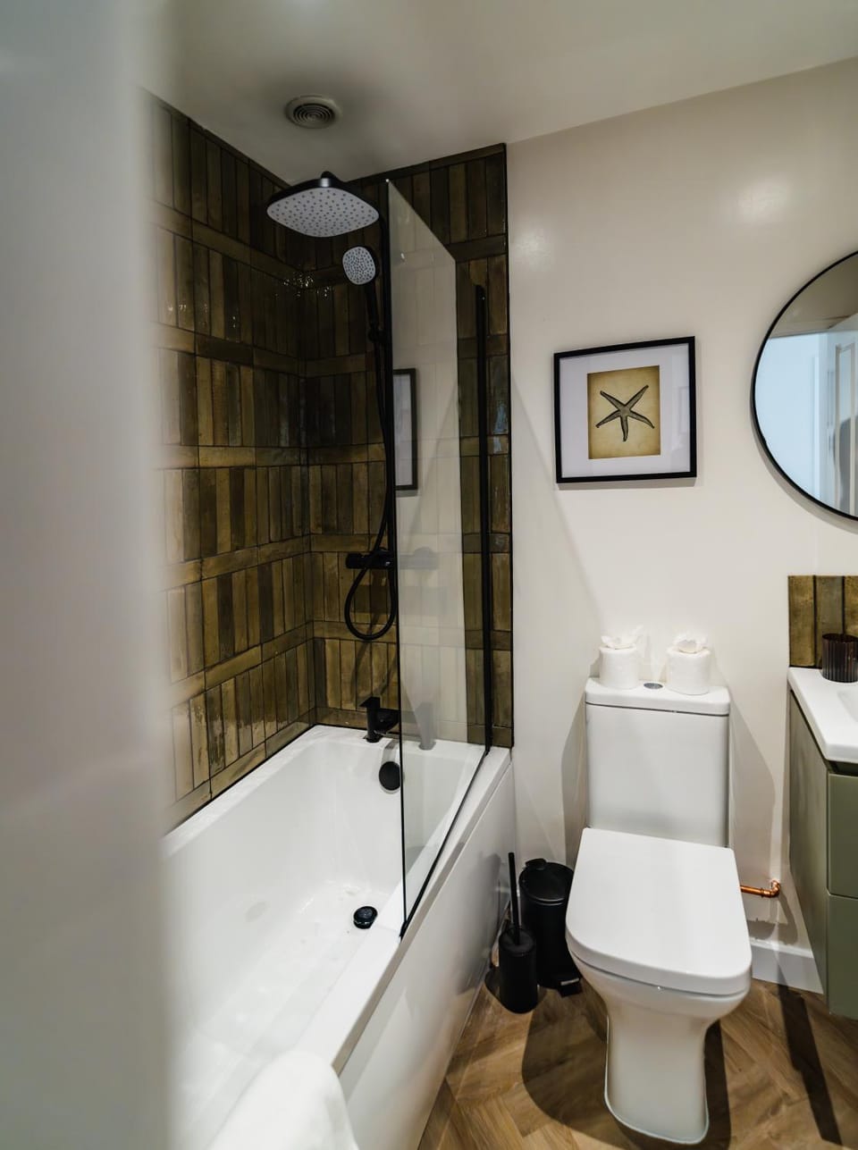 Shower, Toilet, Bathroom, Bath, towels