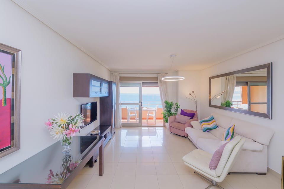 Amplio apartamento frente al mar Apartment in Malaga