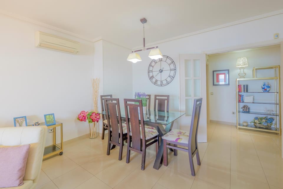 Amplio apartamento frente al mar Apartment in Malaga