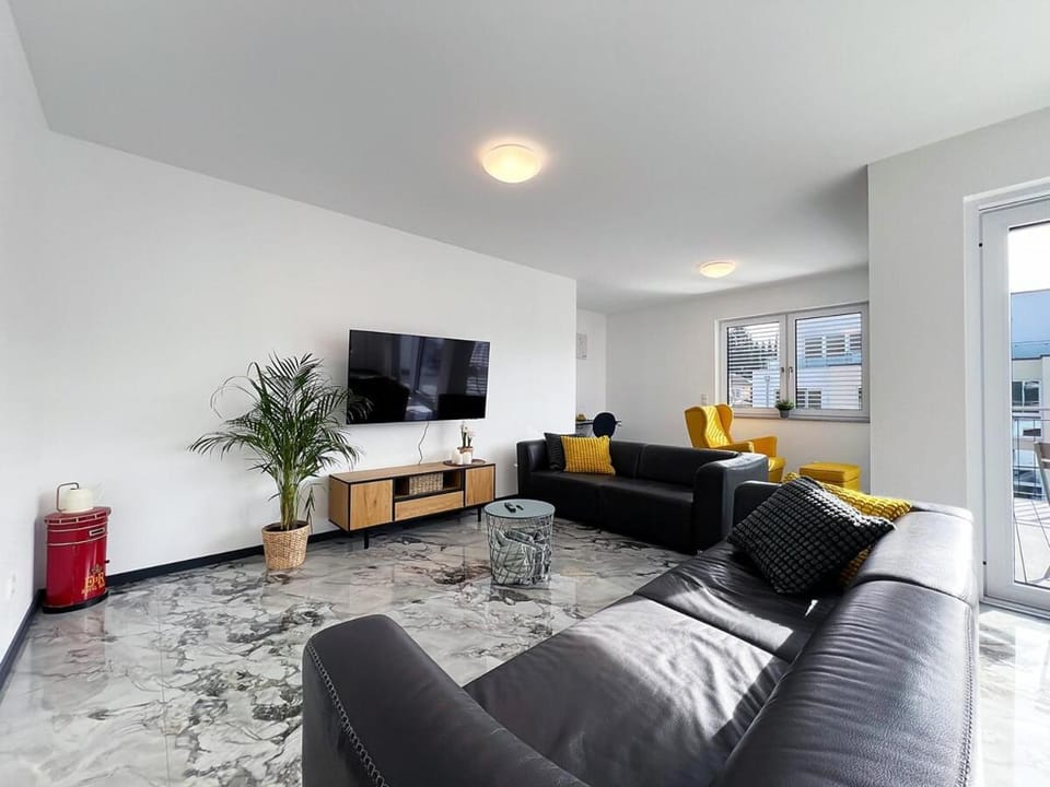 Communal lounge/ TV room, TV and multimedia, Living room, Seating area, Evening entertainment