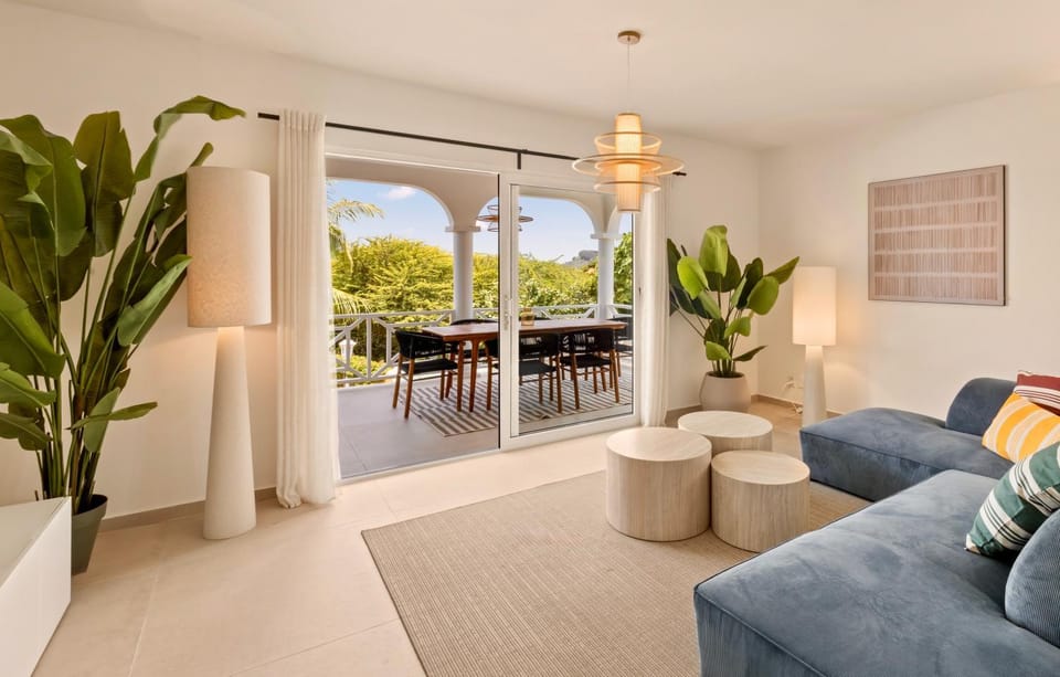 View (from property/room), Balcony/Terrace, Living room, Seating area