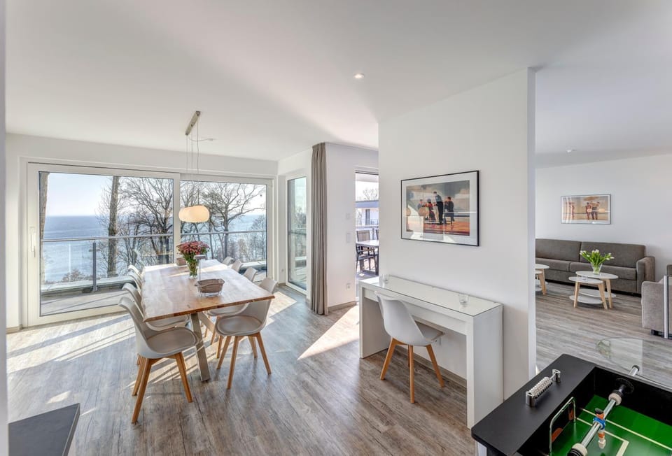Living room, Dining area, Lake view