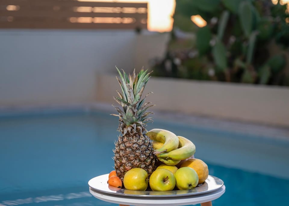 Day, Food and drinks, Pool view, Swimming pool