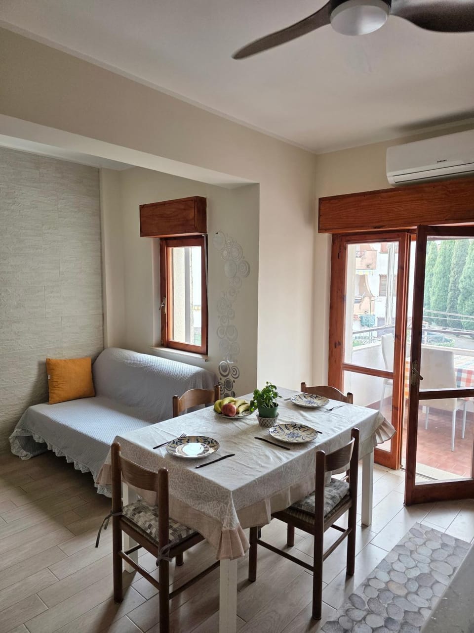 Living room, Seating area, Dining area, air conditioner