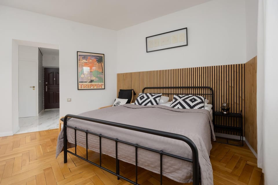 Bed, Living room