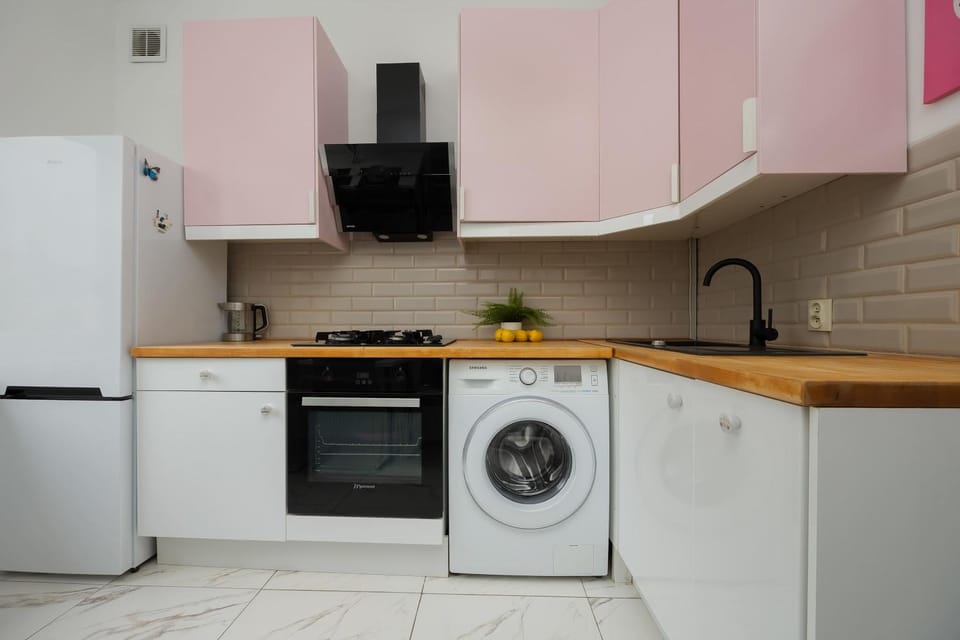 Kitchen or kitchenette, washing machine
