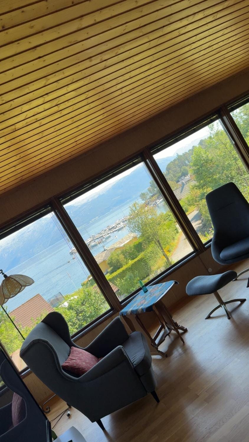 4 bedroom room House in Beautiful Strandebarm House in Vestland