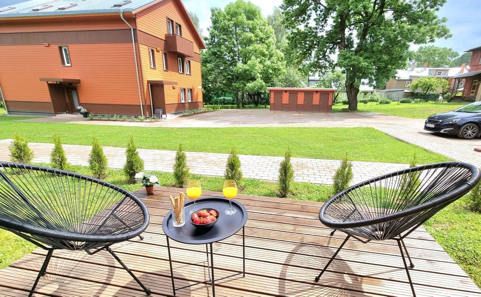 Patio, Garden view, Location