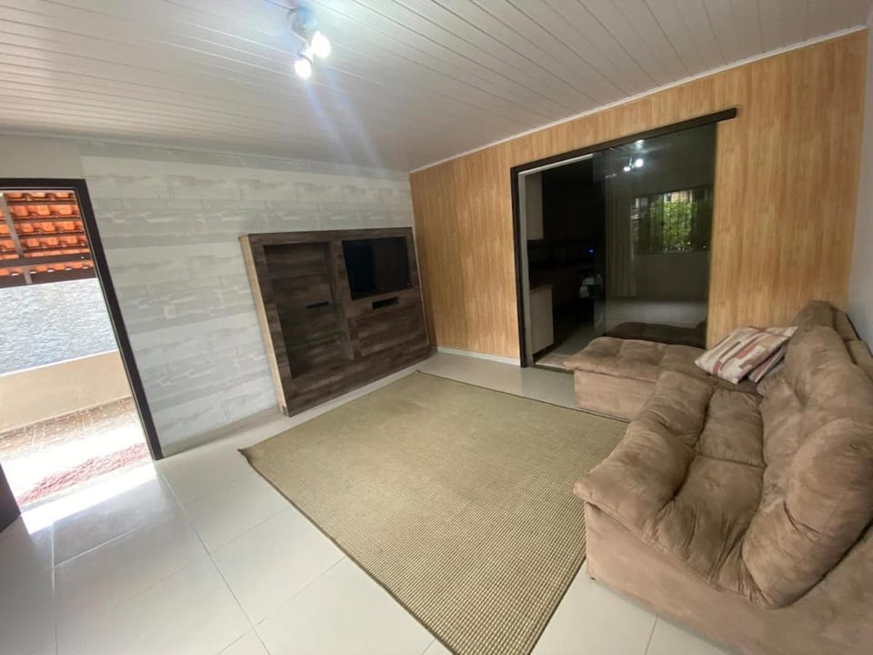 Spacious house with air-conditioning 3 km from BR 101 House in Joinville