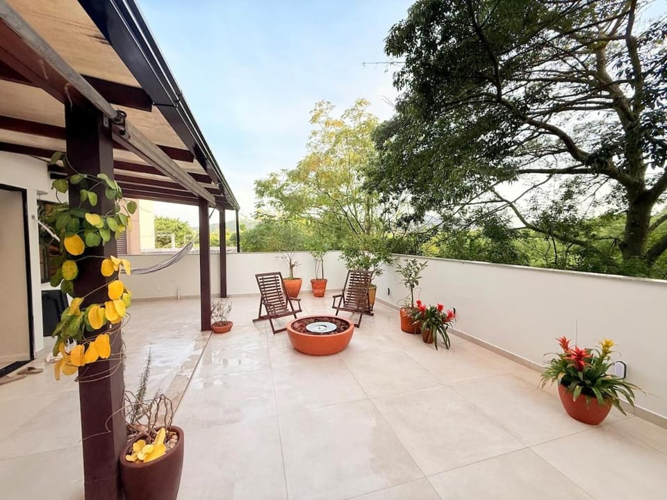 Apê Sunshine| Terraço| Interação com animais Apartment in Florianopolis