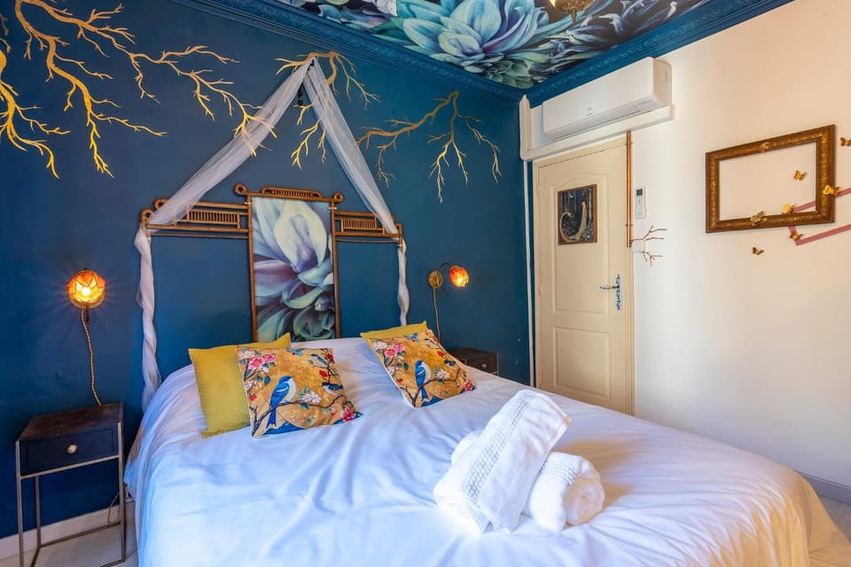 Bed, Photo of the whole room