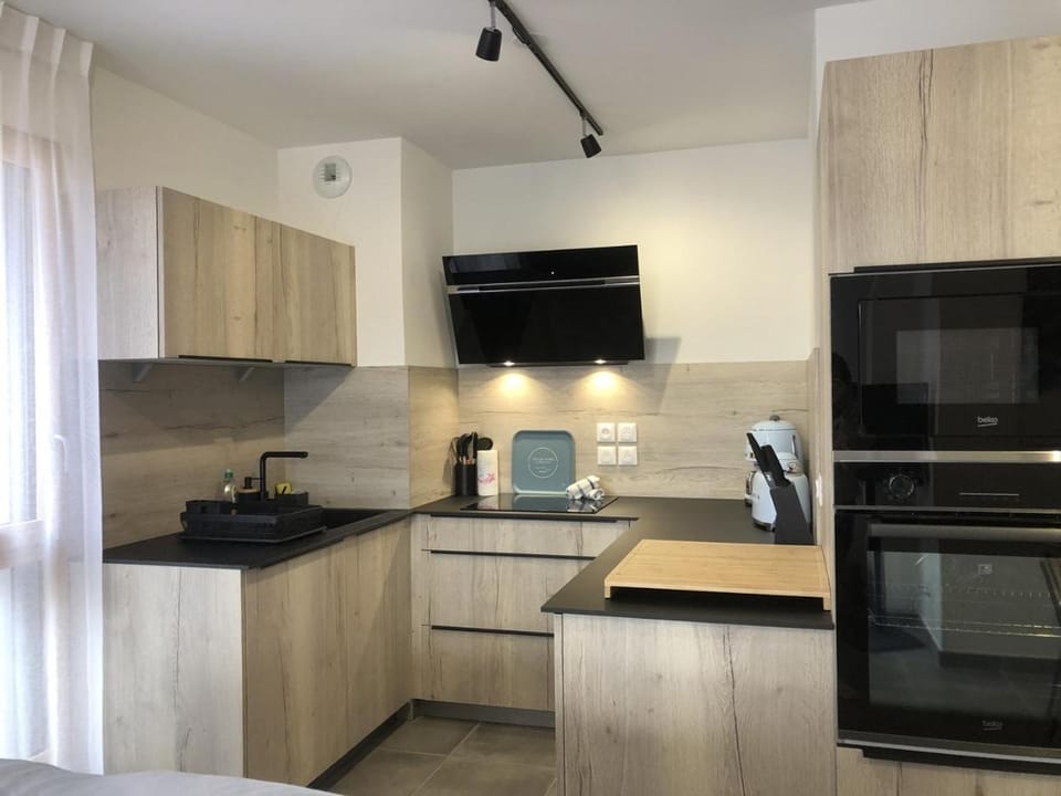 dishwasher, microwave, oven, kitchen