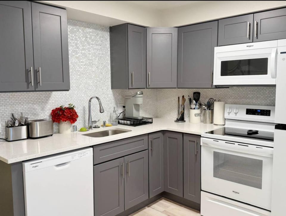 2 King beds Queen Sleeper Sacred Hear Downtown Apartment in Spokane