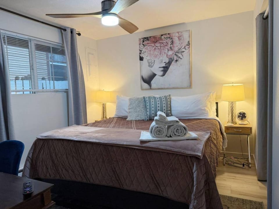 2 King beds Queen Sleeper Sacred Hear Downtown Apartment in Spokane