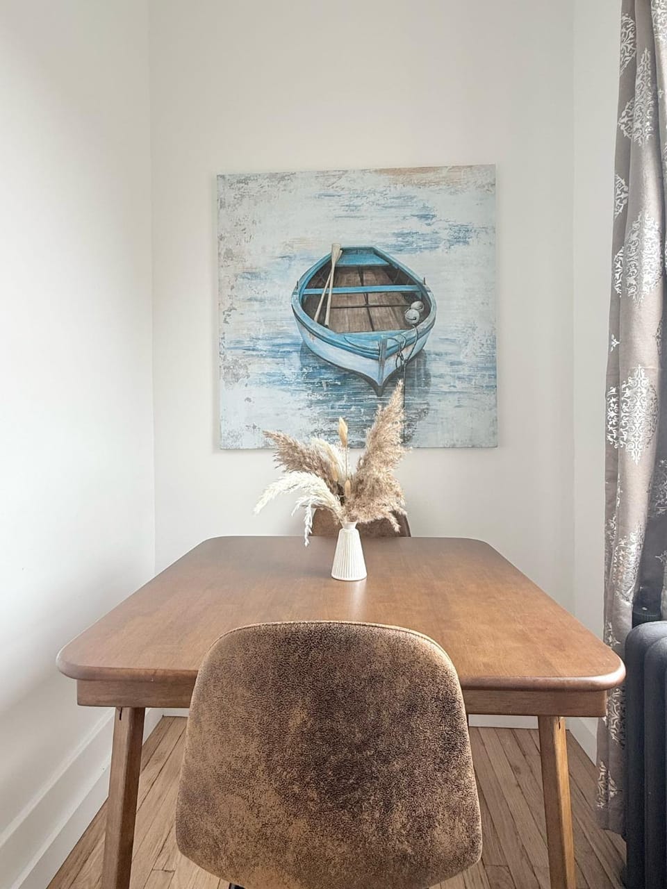 StylishDowntown Studio Queen Bed Full Kitchen Apartment in Brighton