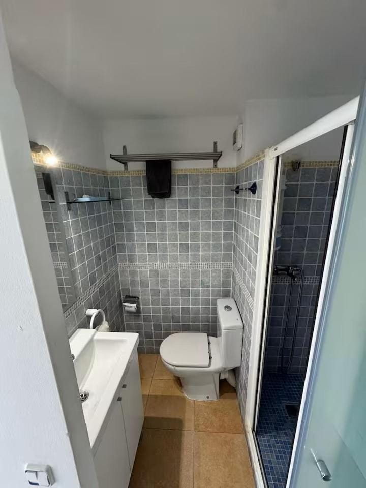 Shower, Bathroom, towels