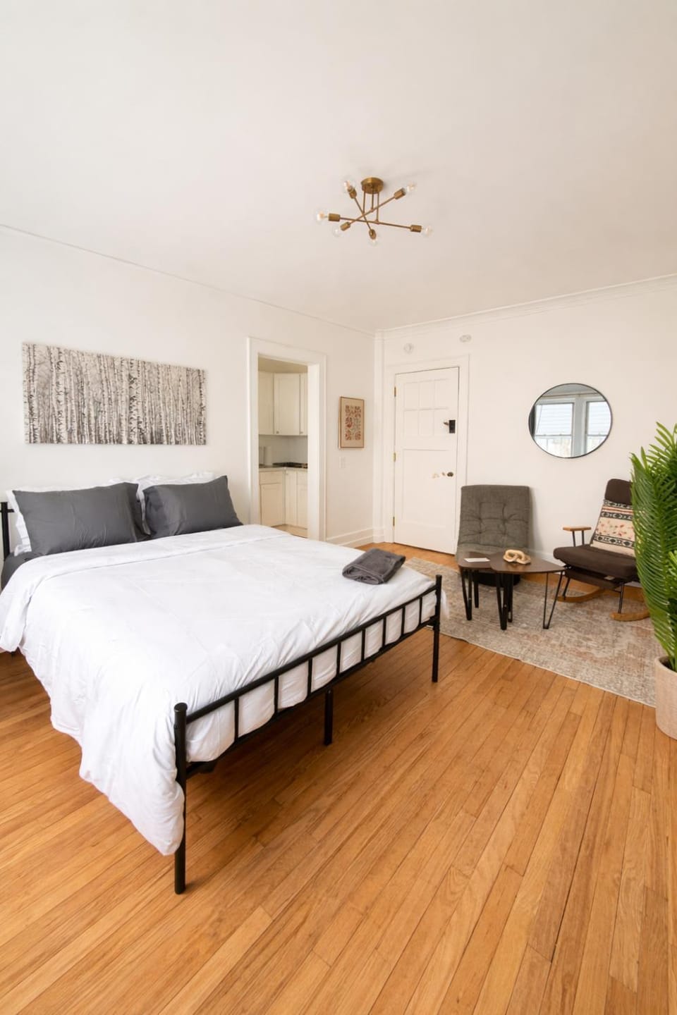 Studio in High FallsCozyTVKitchenDowntown Apartment in Brighton