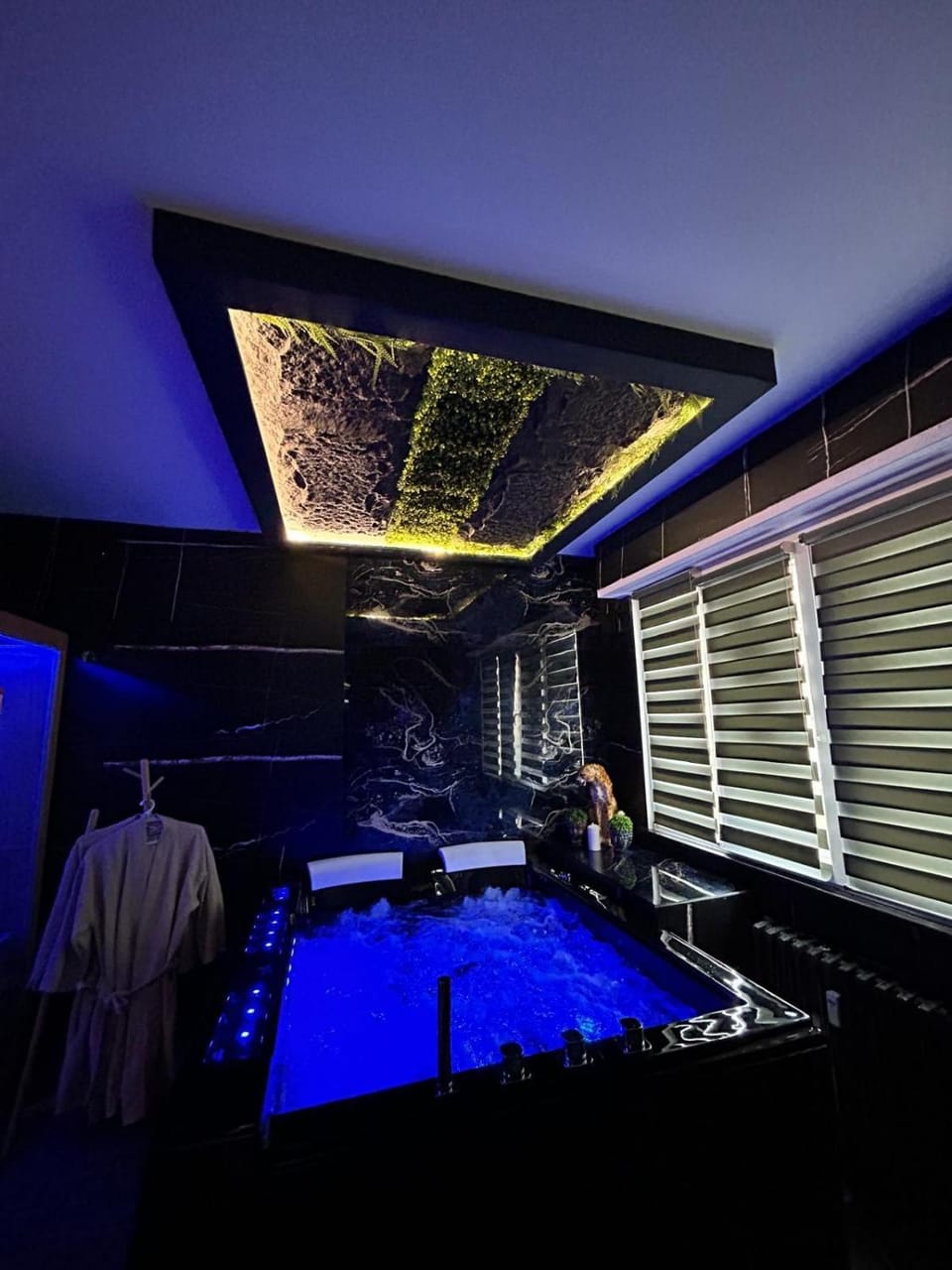 Le Prestige Spa jacuzzi et sauna traditionnel Apartment in Mulhouse