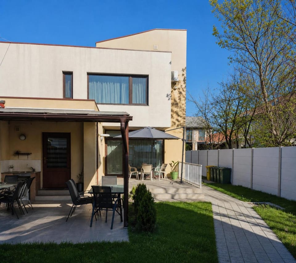 Property building, Balcony/Terrace, Garden view