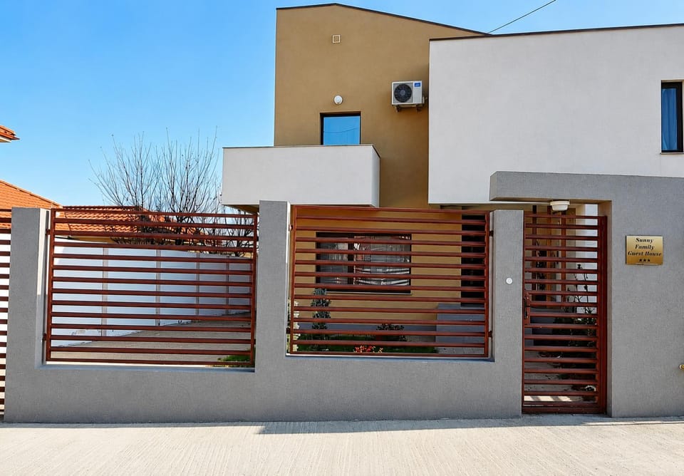 Property building, Day