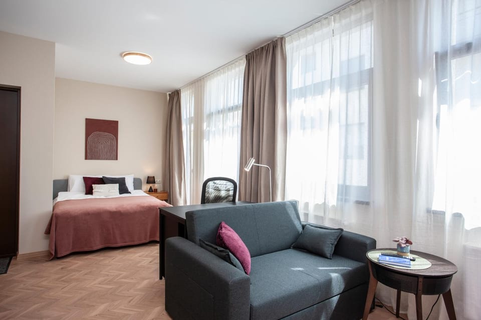 Bed, Seating area