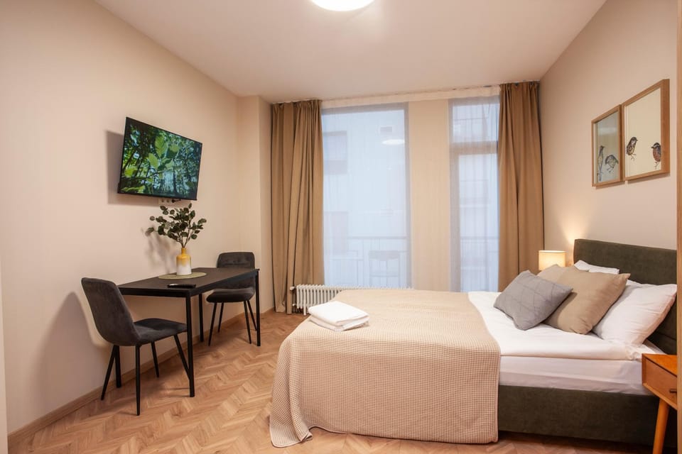 Bed, Dining area