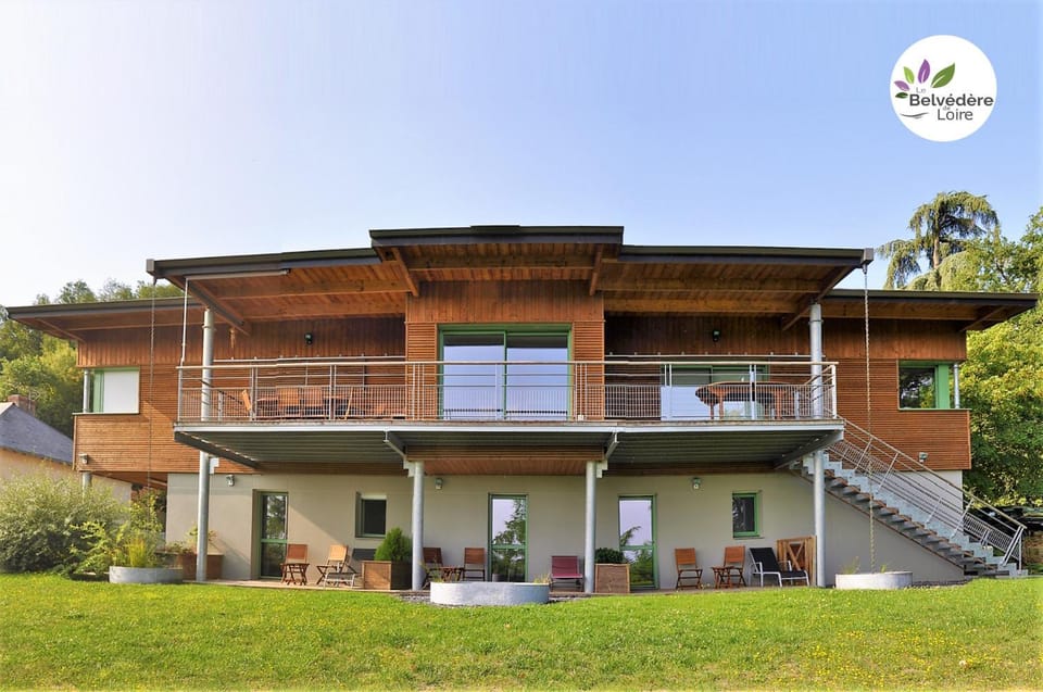 Property building, Patio, Garden, Balcony/Terrace, Garden view, River view, sunbed