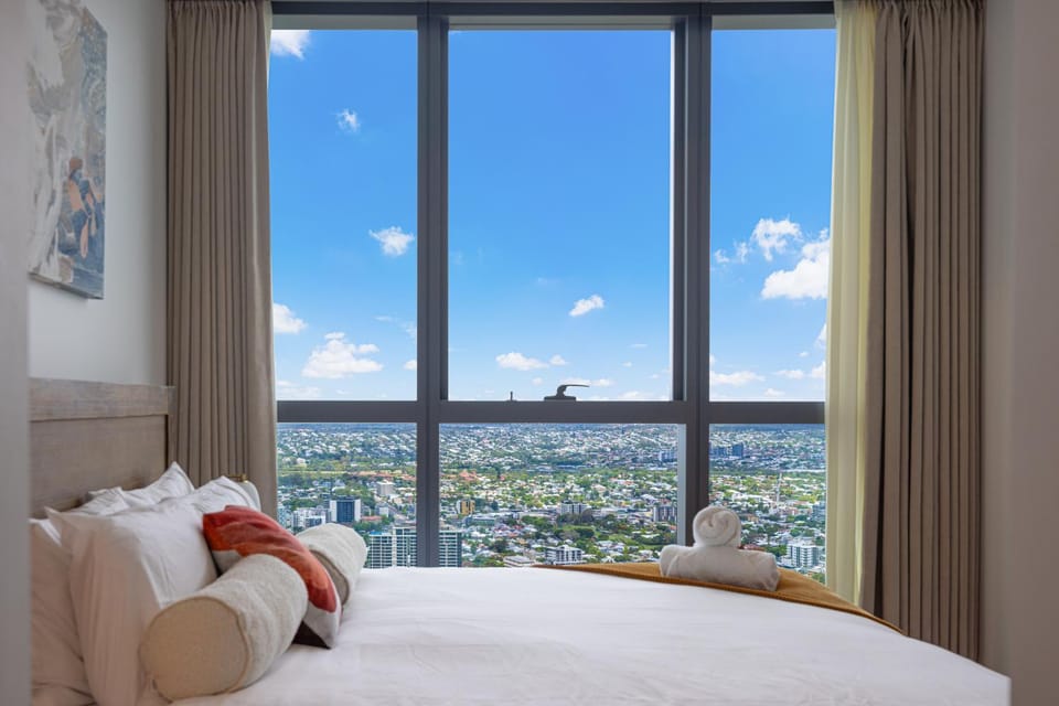 Bed, View (from property/room), View (from property/room), Bedroom, City view, City view, River view, River view