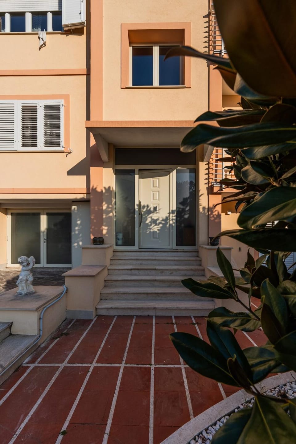 Property building, Facade/entrance, Day