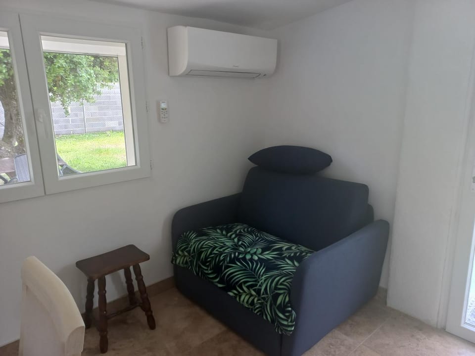 Studio garrigue saint didier Country House in Mazan