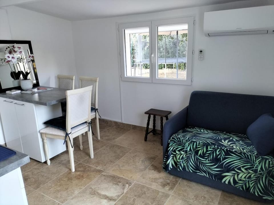 Studio garrigue saint didier Country House in Mazan