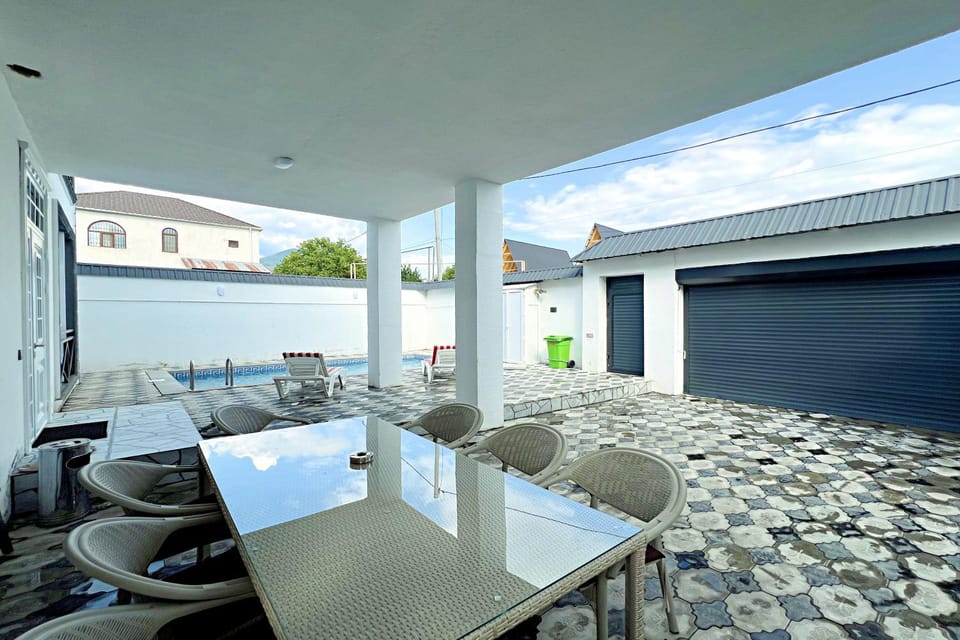 Property building, Day, Seating area
