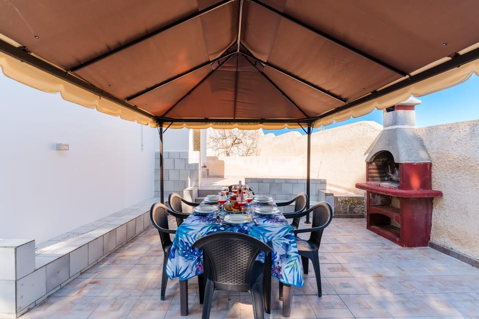 Patio, BBQ facilities, Dining area