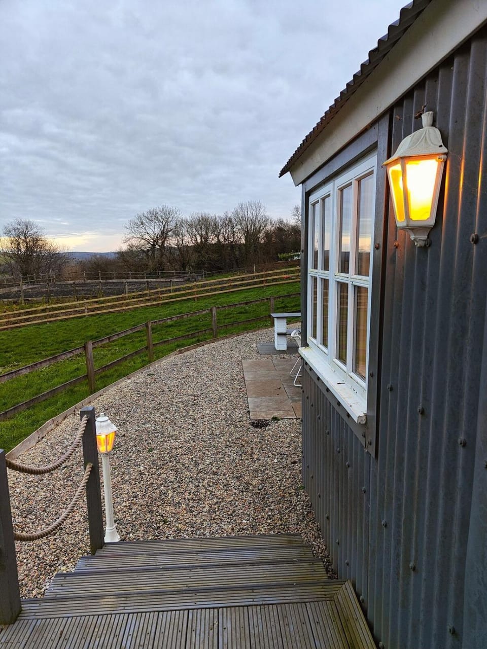 Luxury Countryside Shepherds Hut with Hot Tub Apartment in Saint Columb Major