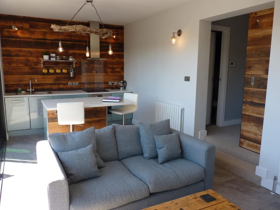 Board Room at Green Rooms Apartment in Georgeham