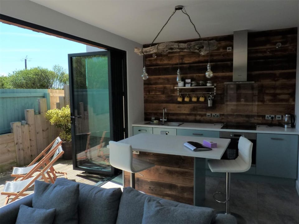 Board Room at Green Rooms Apartment in Georgeham