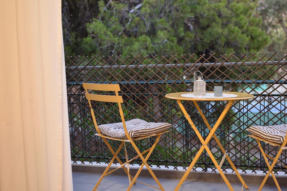 Natural landscape, View (from property/room), Balcony/Terrace, City view, Garden view, furniture