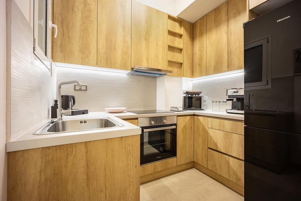 Coffee/tea facilities, Kitchen or kitchenette, microwave, oven, stove, toaster
