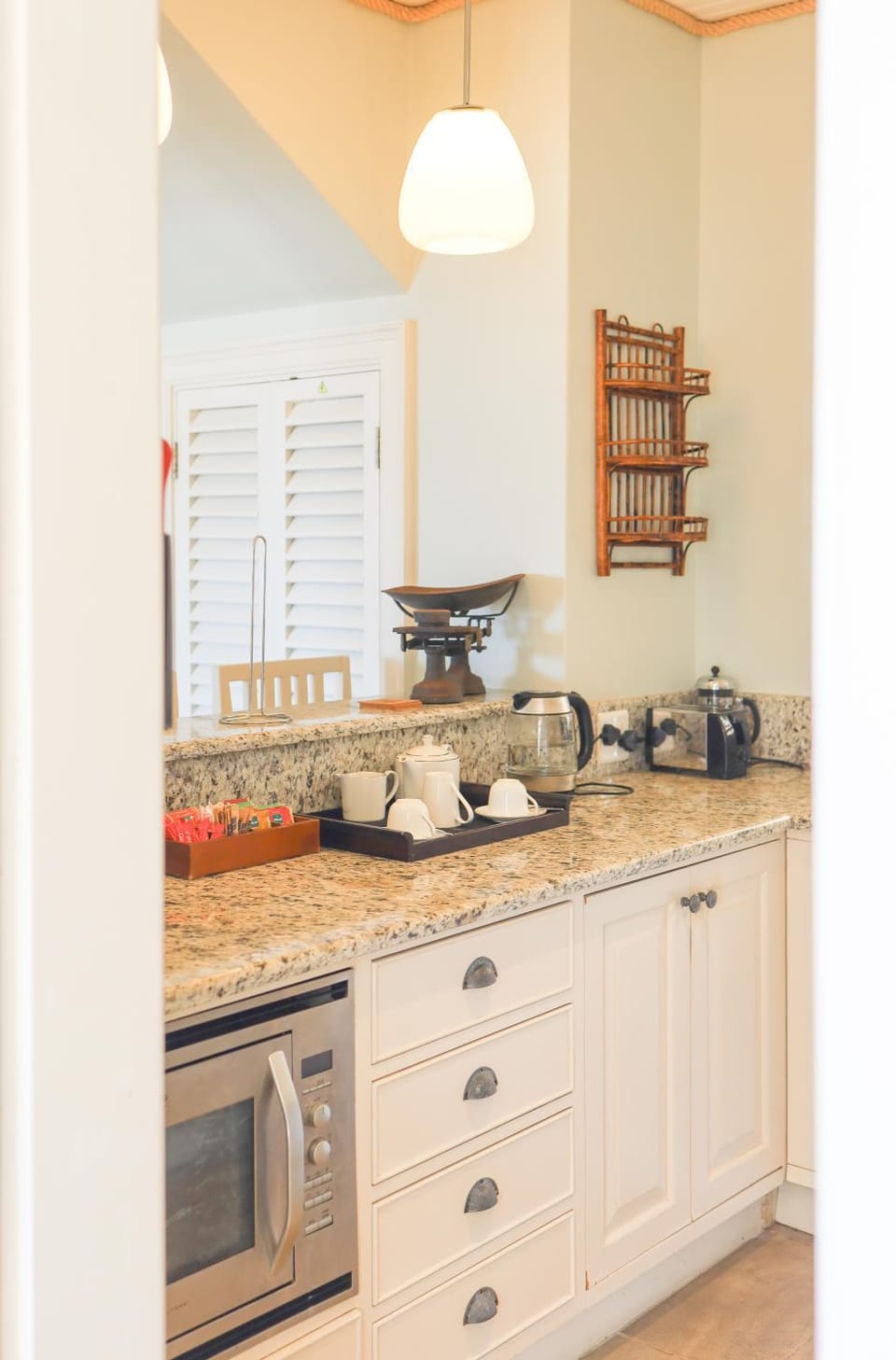 Kitchen or kitchenette, Food and drinks, Food, stove, toaster