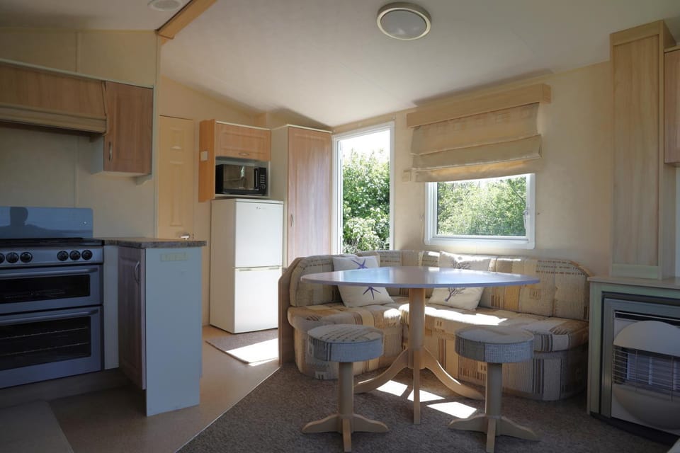 Cozy caravan in quiet area near beach - Caravan Brook Campground/ 
RV Resort in De Haan