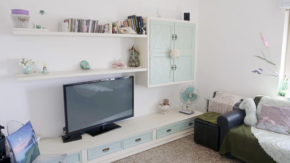 TV and multimedia, Living room, Evening entertainment