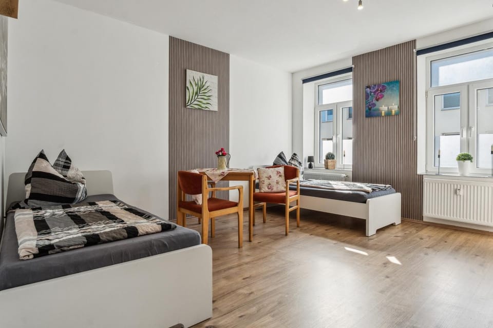 Bed, Photo of the whole room, Seating area, Bedroom