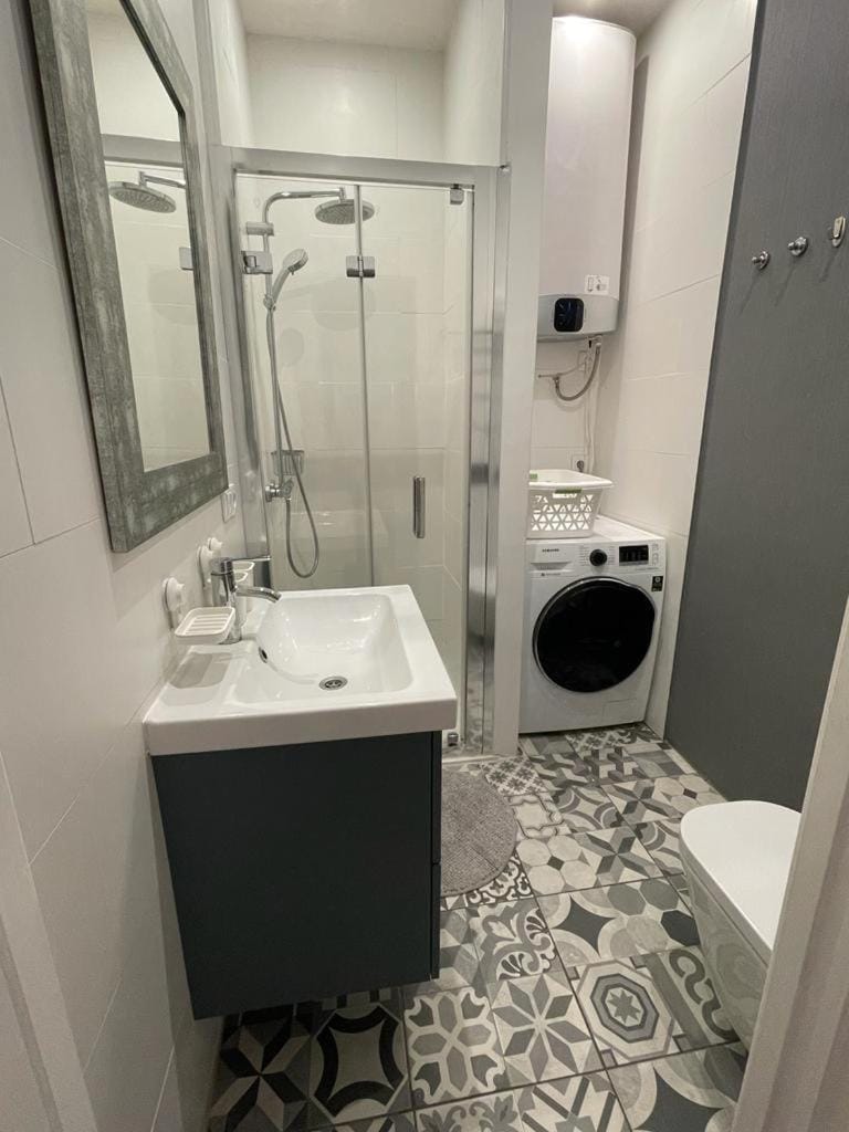 Shower, Toilet, Bathroom, washing machine, dryer