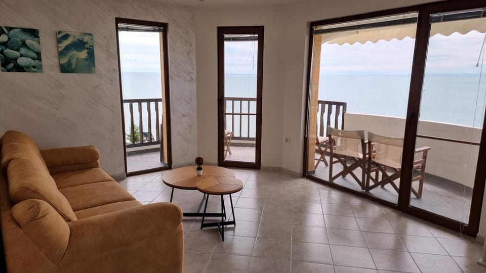 View (from property/room), Balcony/Terrace, Living room, Sea view