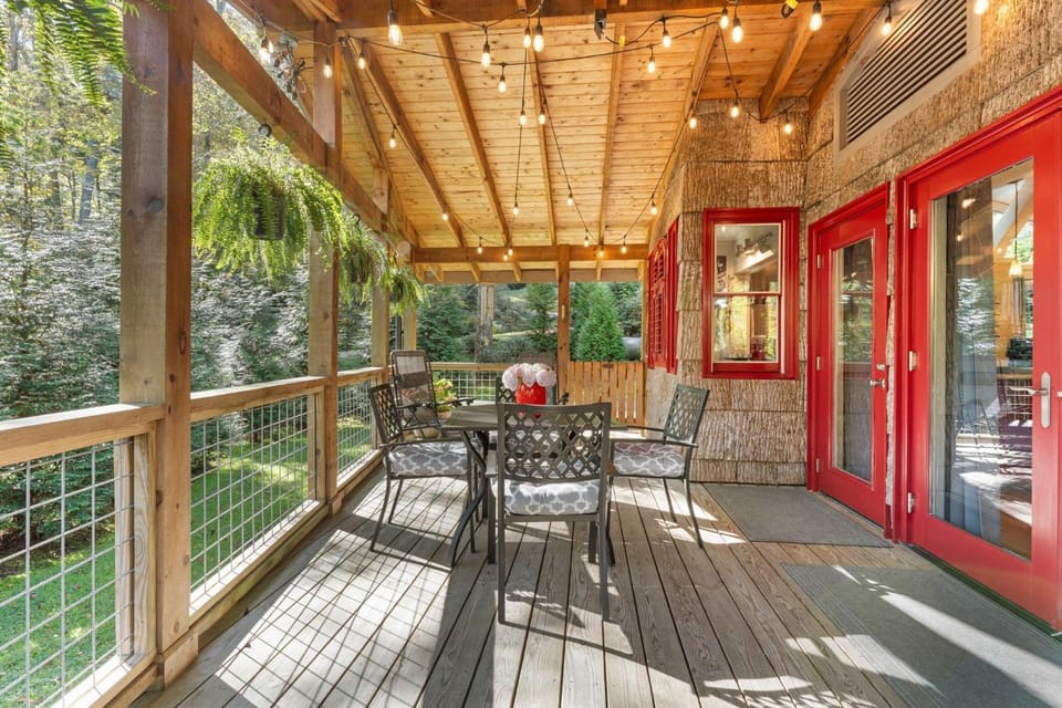826 Wilson Road House in Highlands