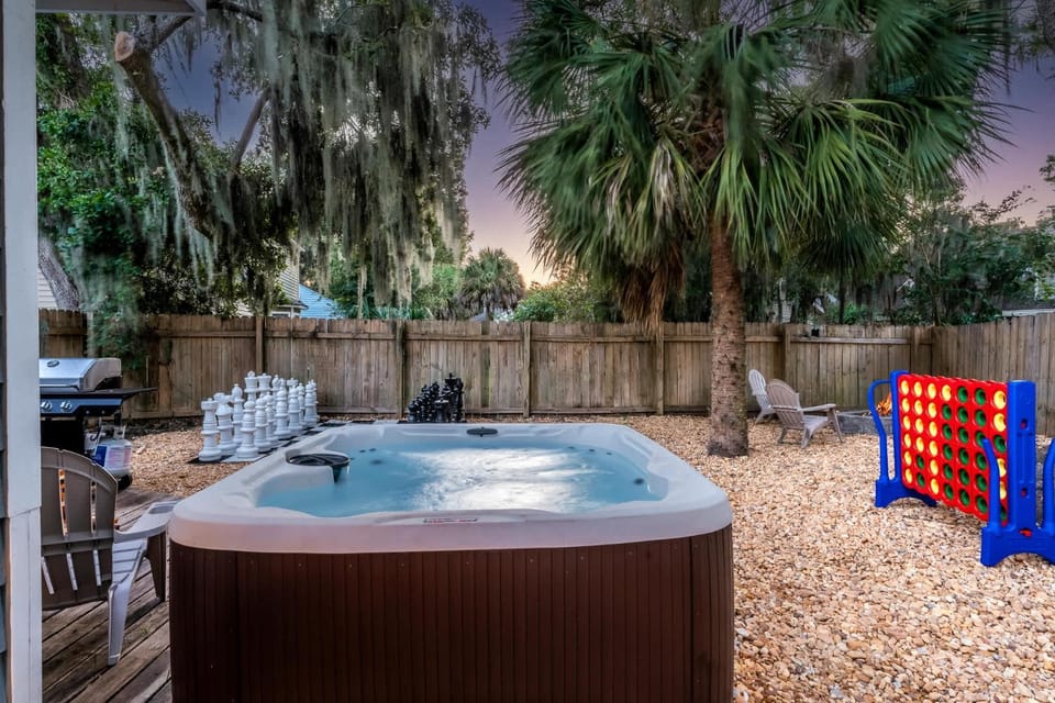 Dog Friendly - Hot Tub - Large Backyard House in Wilmington Island