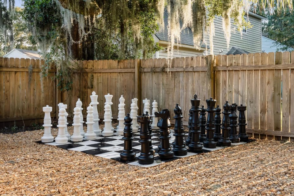 Dog Friendly - Hot Tub - Large Backyard House in Wilmington Island