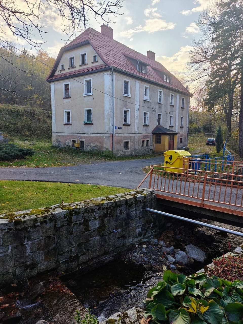 BAZA WYPADOWA 5km na Wielką Sowę! Przy strumyku z wyposażoną kuchnią Apartment in Lower Silesian Voivodeship